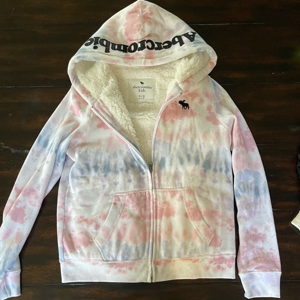 Abercrombie and Finch - sweatshirt bundle.